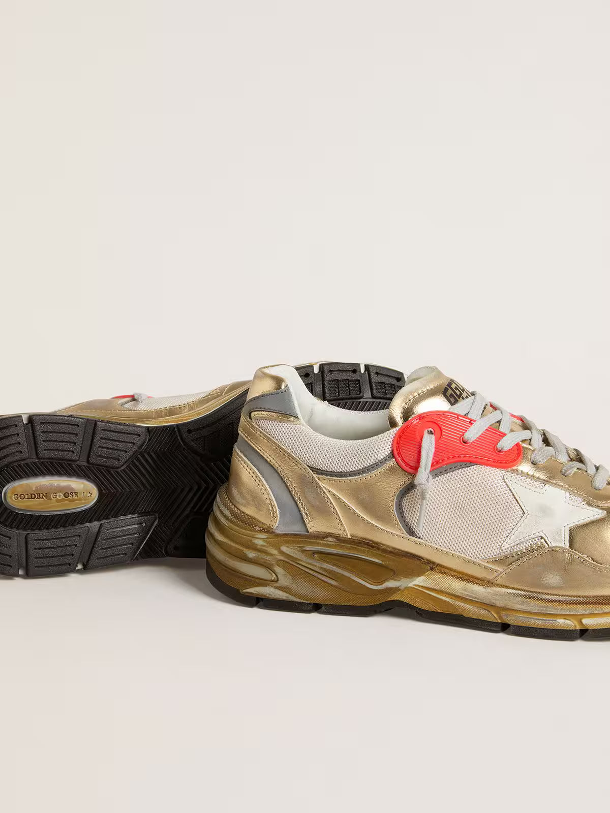 Dad-Star pour homme en résille et cuir lamé doré avec étoile en cuir blanc