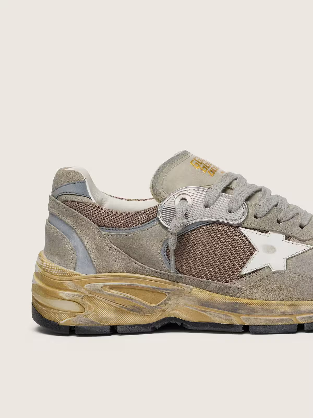 Dad-Star pour femme en cuir velours gris tourterelle et résille argentée avec étoile en cuir blanc et contrefort en cuir velours